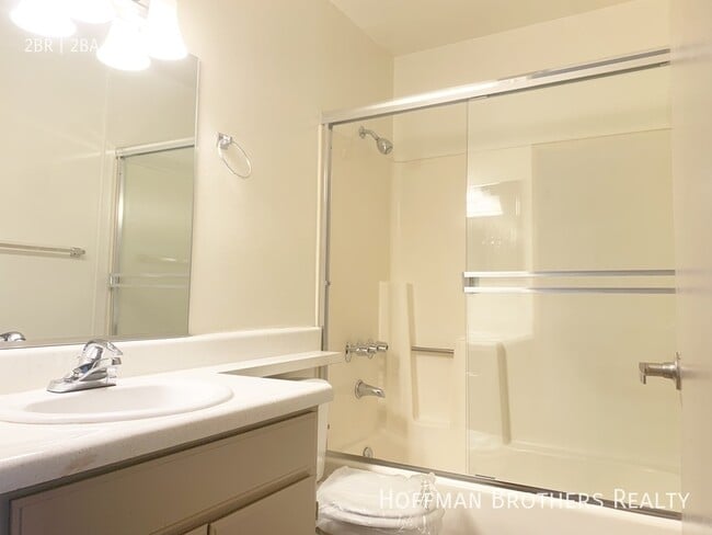Photo - 3132 Bagley Ave Unidad 206