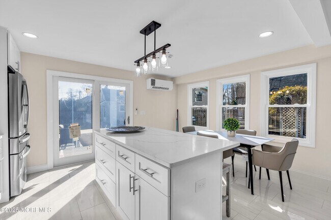 Photo - 814 Dunlewy St