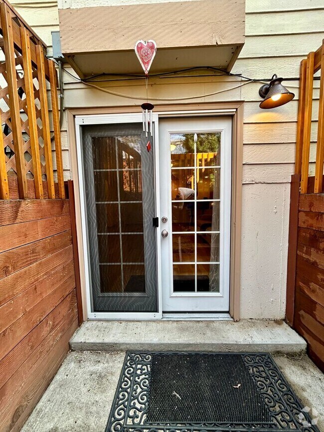 Building Photo - Spacious Garden-level Condo with Kitchenet...
