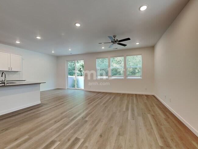 Photo - 5003 Washington St SE