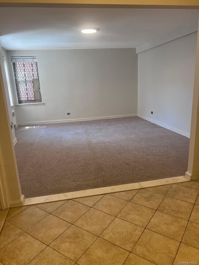 Building Photo - 63-61 Yellowstone Blvd Unit 4L