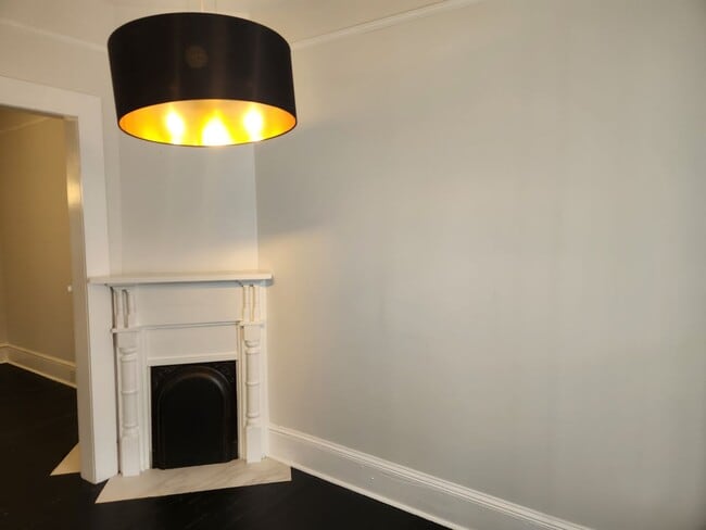 Photo - Charming Railroad-Style Townhouse Near Forsyth Park & Starland