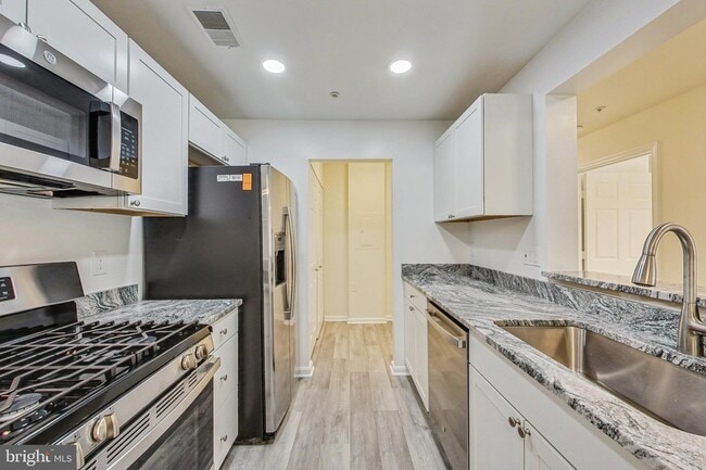 Building Photo - 15300 Diamond Cove Terrace Unit 4