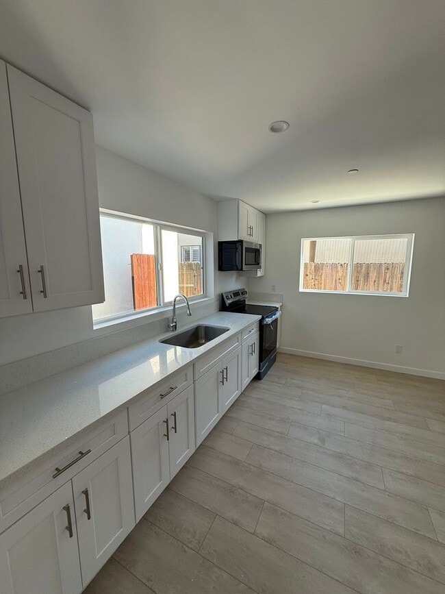 Building Photo - Saticoy Properties Unit 22026 1/2