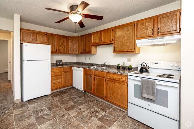 2BR, 1BA - 850SF - Kitchen