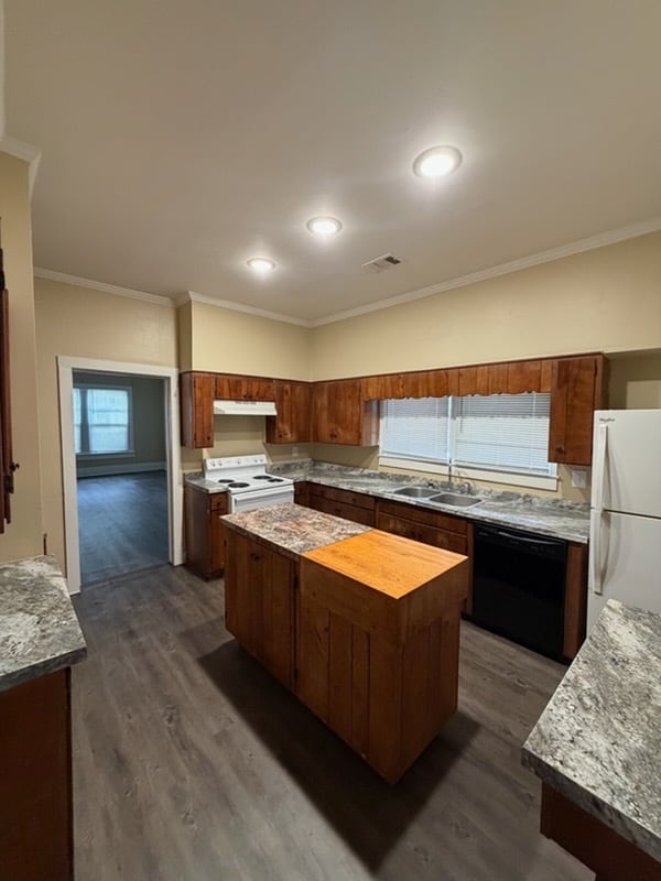 Photo - 202 Burke St