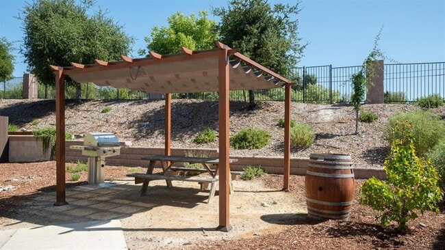 Building Photo - ReNew Atascadero Rental