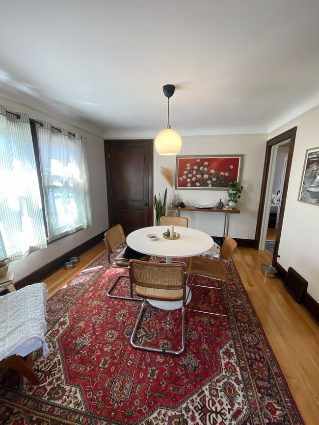Photo - 464 W Marshall St