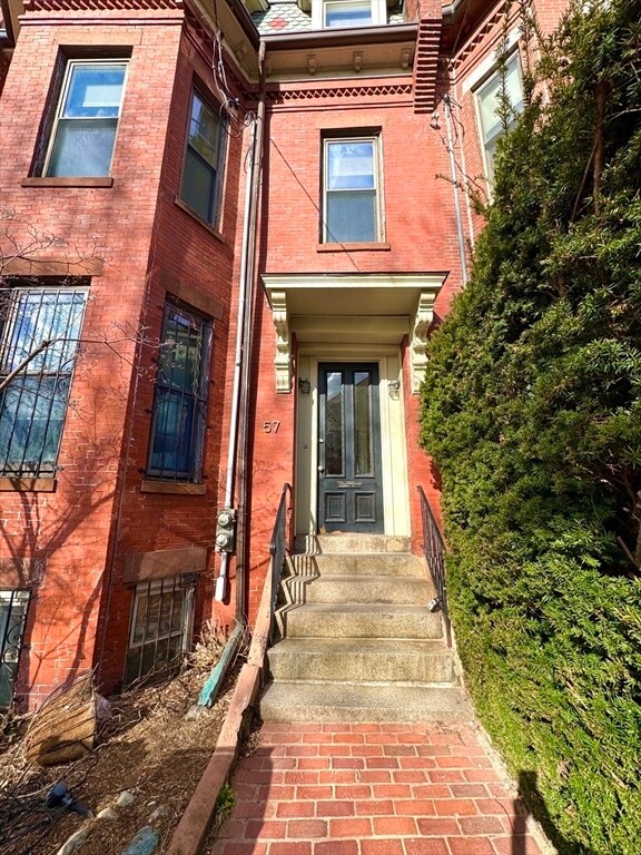 Building Photo - 57 Fort Ave Unit 2