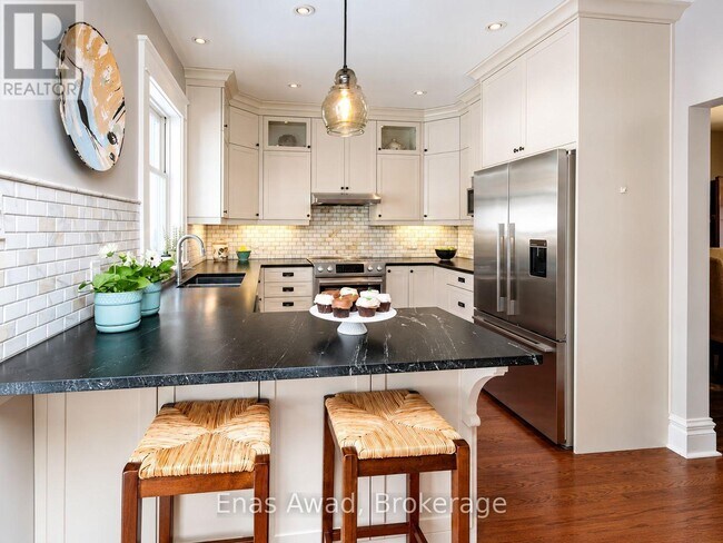 Photo - 405 Third Ave