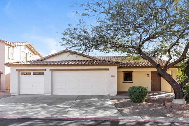 Building Photo - 2541 S De Soto Rd