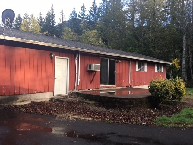 Photo - 3 Bedroom 1 Bath Home on large lot in Cascade Locks, OR