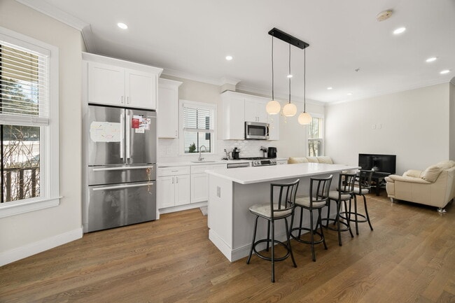 Building Photo - 153 Foster St Unit 1