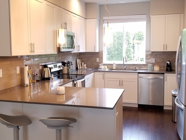 Photo - GORGEOUS Edmonds 2 Bedroom Primary Suites - CLOSE TO EVERYTHING