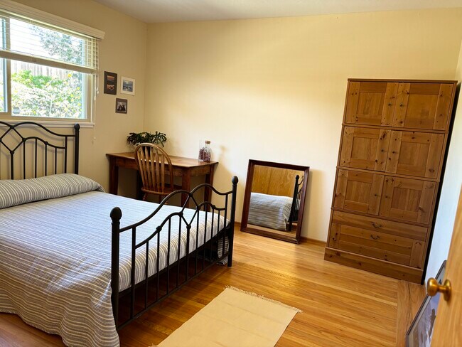 Photo - 100 Fairfax Ct