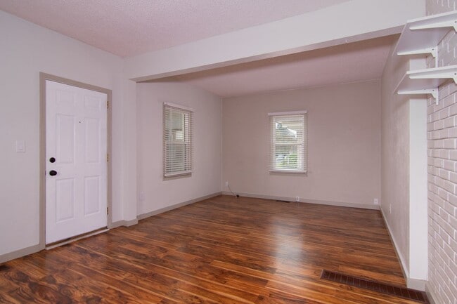 Photo - Cute  Craftsman home on locate on Spokane'...