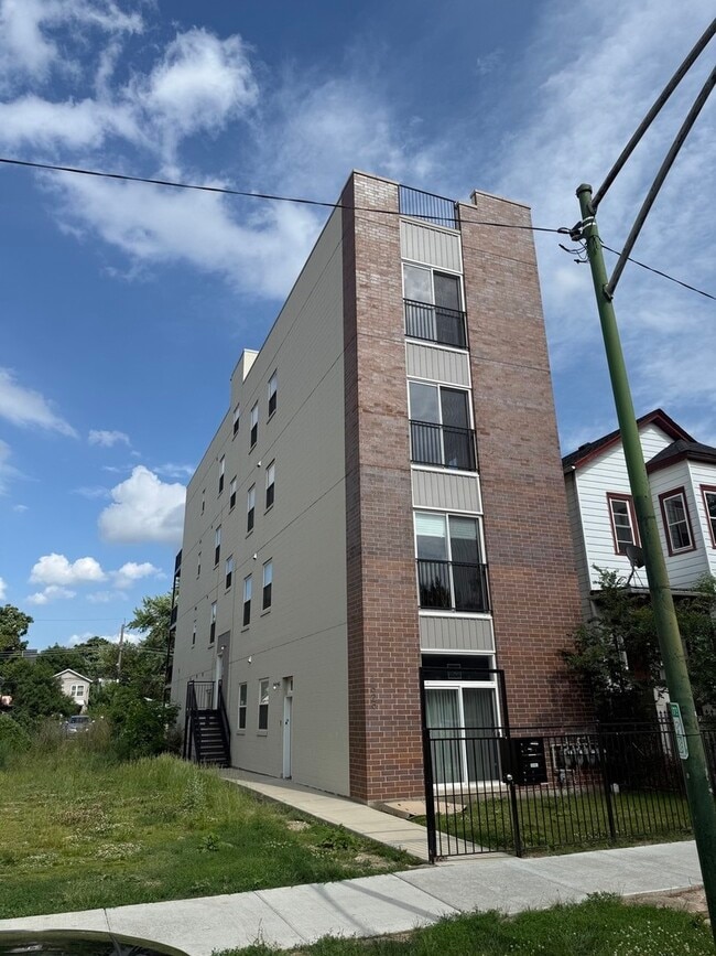 Building Photo - 1629 N Spaulding Ave Unit 3