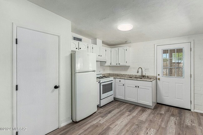 Photo - 1032 E 30th St