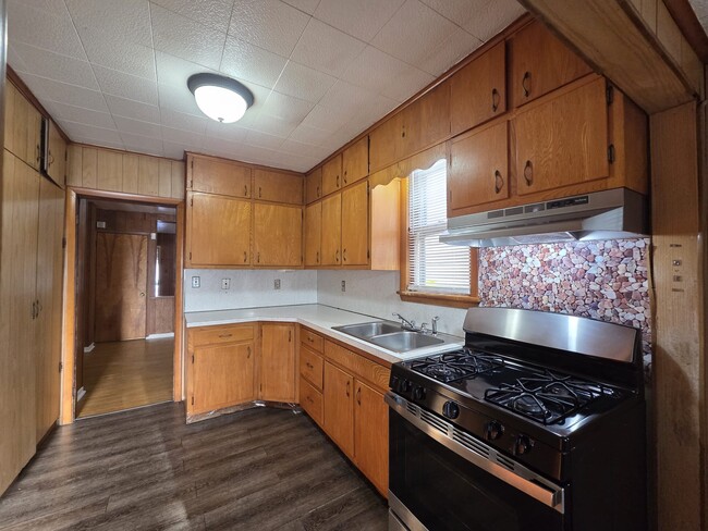 Building Photo - 301 S Logan Ave