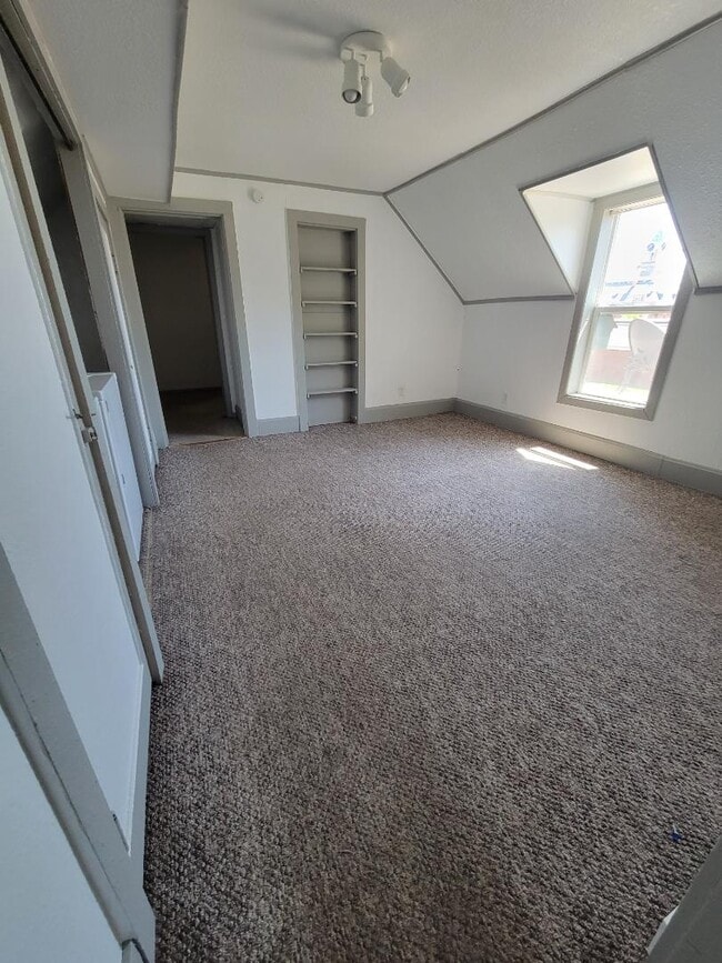 Photo - 1006 E 2nd St