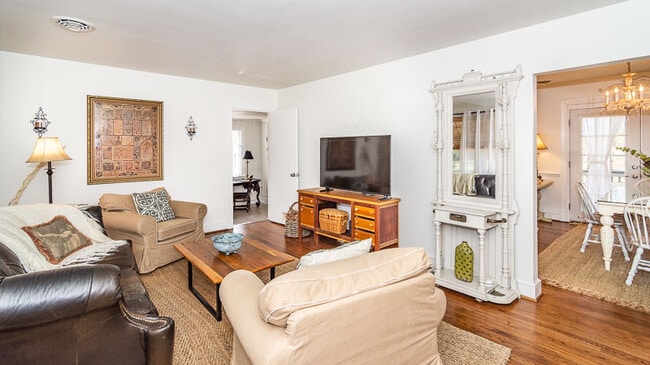 Photo - 1700 Allegro Dr