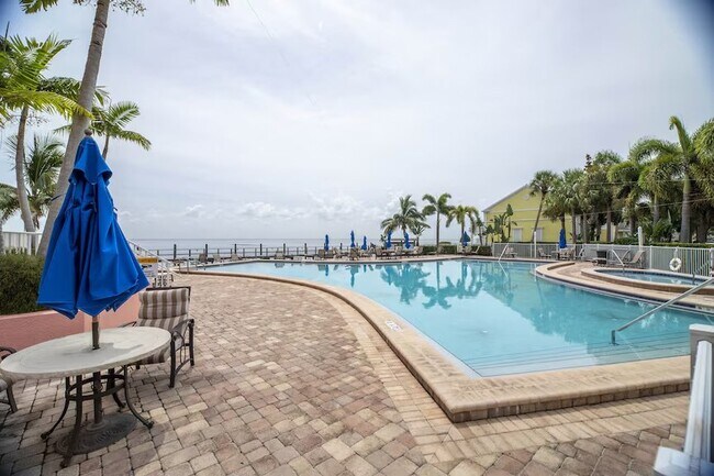 Photo - 4984 Beach Dr SE Unit B