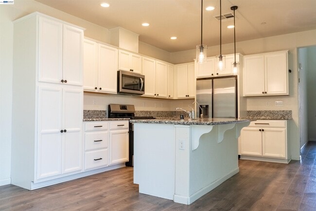 21236 Grapevine Dr