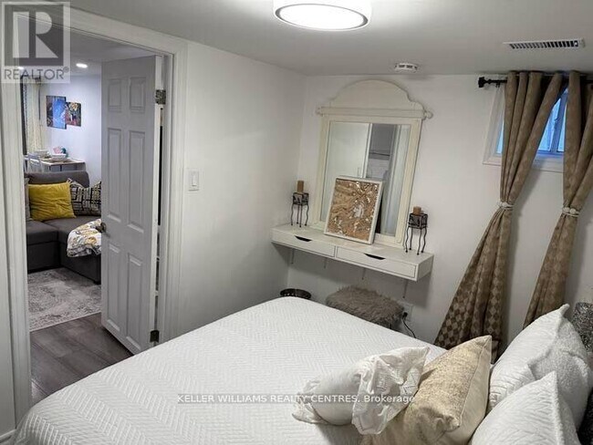 Photo - 17 Oak Park Ave