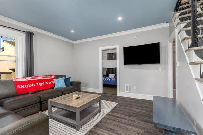 Photo - 21 Coldbrook St NE Unit ID1364139P