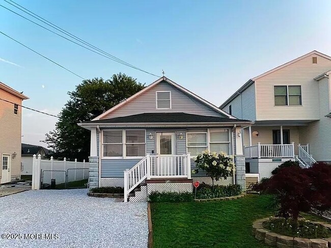 Building Photo - 546 E Bayview Ave Rental