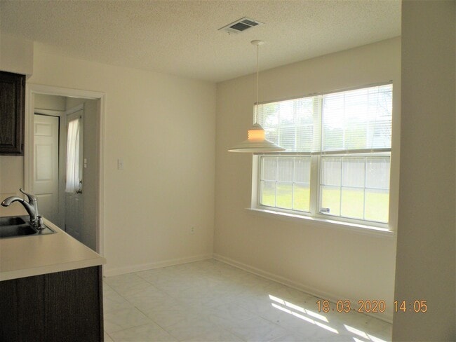 Photo - 160 Lions Gate Rd