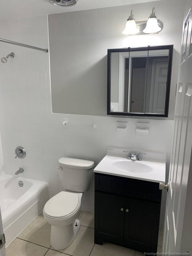 Building Photo - 11 Lincoln St Unit 2