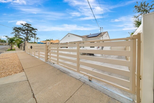 Photo - 10951 Whitegate Ave