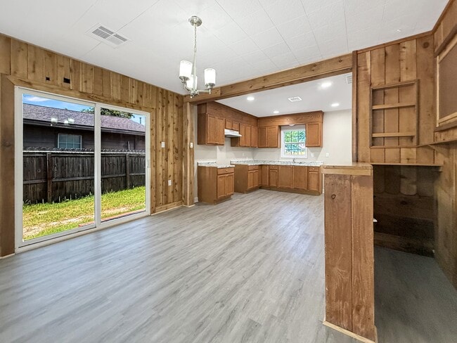 Photo - 304 Stimpson St