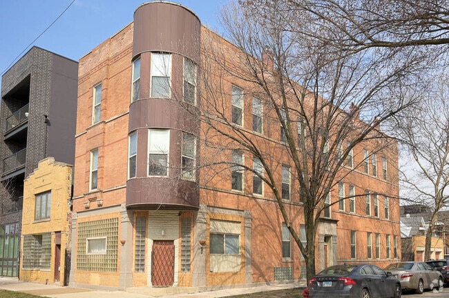 Building Photo - 2732 W Chicago Ave Unit 2R Rental