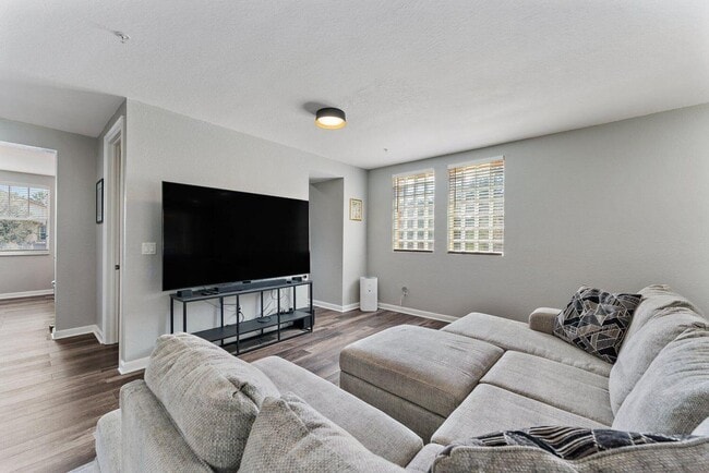 Photo - 500 Pacific Grove Dr Unidad 8