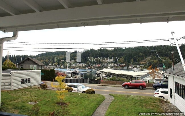 Photo - Bright 2 Bedroom 1 Bath Craftsman in Desir...