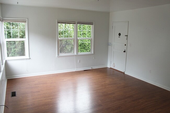 Photo - RENOVATED BALLARD 3 BED, 2 BATH DUPLEX UNIT FOR RENT CLOSE TO ALL