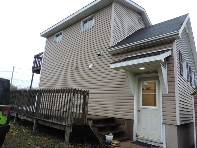 Photo - Only trees Infront and trees behind. Unité -2