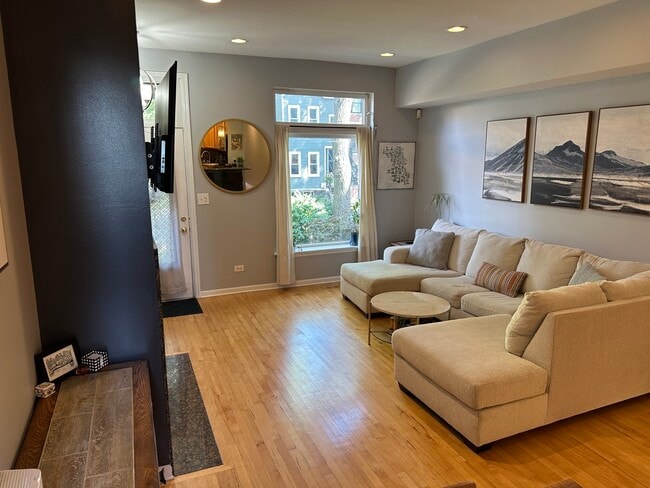 Photo - 957 W Montana St Unit 1W