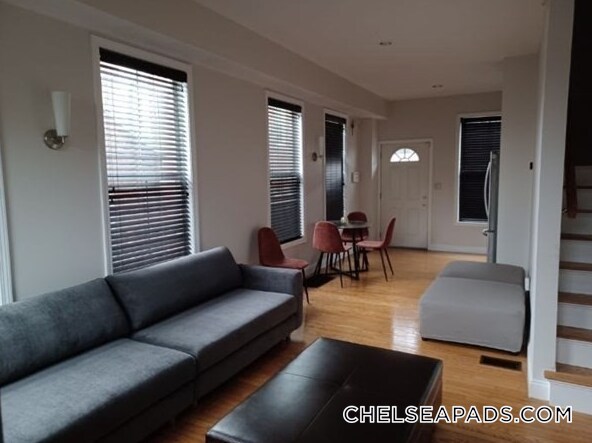 Photo - 740 Broadway