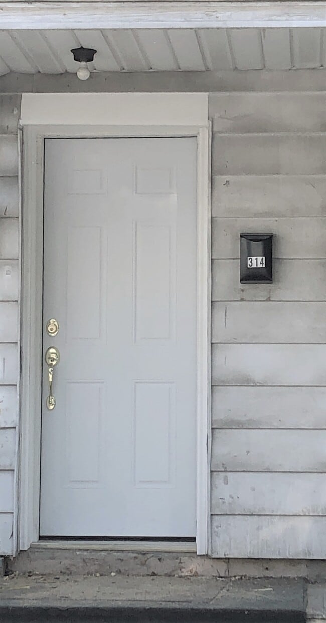 Building Photo - 314 E Dewart St Rental