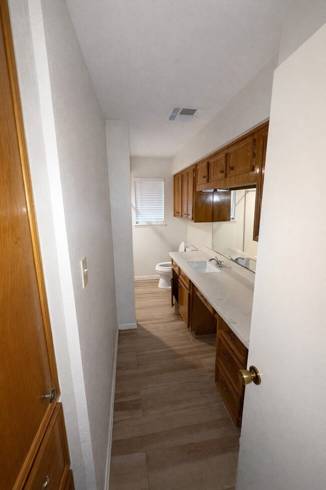 Photo - 21547 Binford Rd