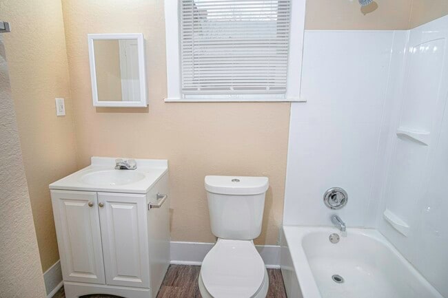 Photo - 1101 Gibbs St