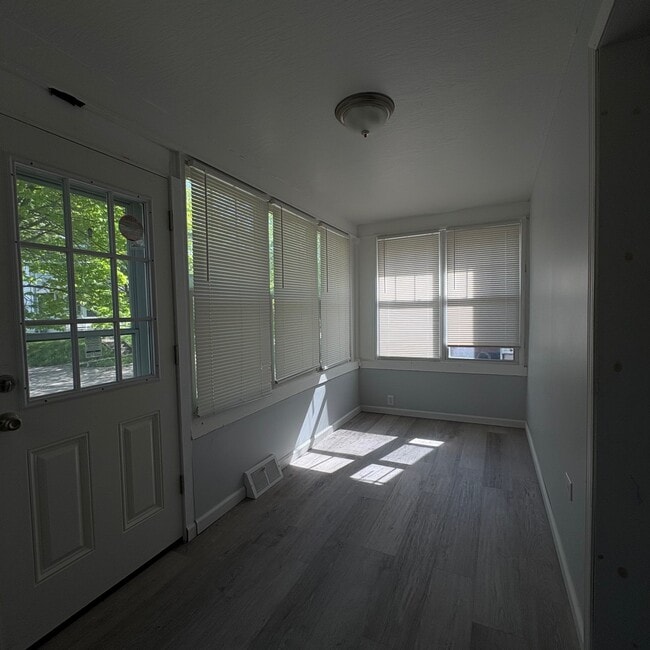 Photo - 890 Oregon Ave