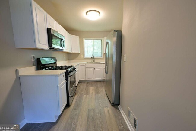 Photo - 2075 Claude St NW