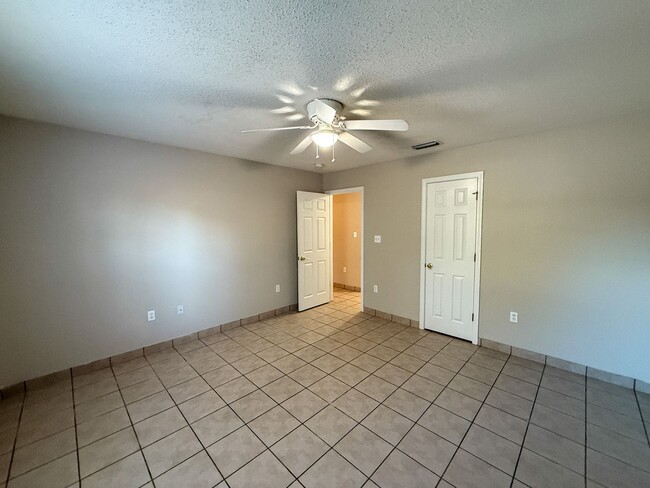 Photo - 2 bedroom 2 bath duplex available for rent in Milton!