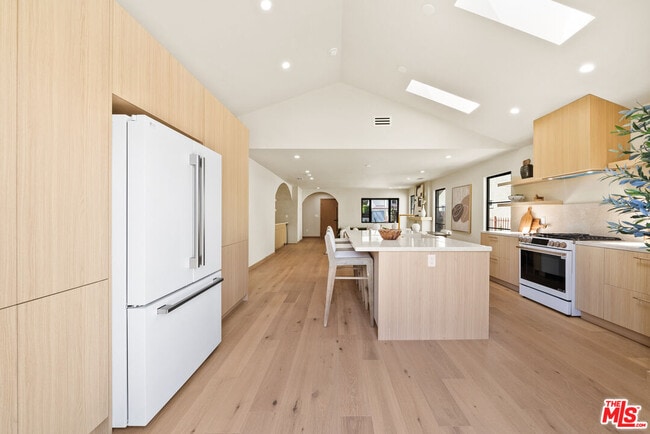 Photo - 14742 Weddington St