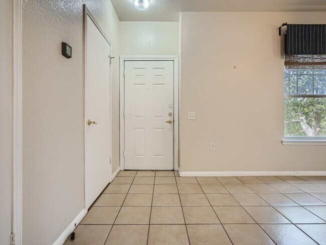 Photo - 1200 Perez St