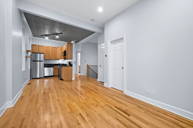 Photo - 825 N Winchester Ave Unit 1R